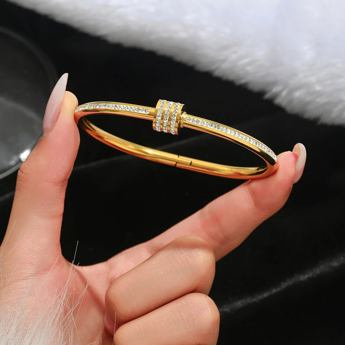 Stainless Steel Four-leaf Clover Lucky Bracelet Fashion Women's Nail Bracelet Gold Bangles