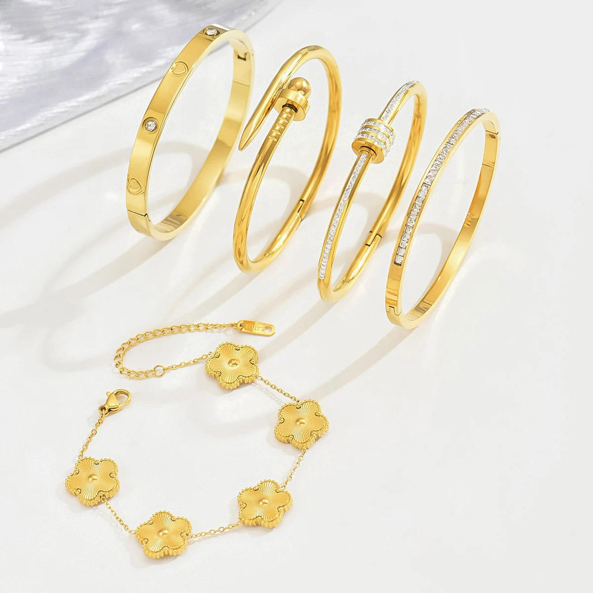 Stainless Steel Four-leaf Clover Lucky Bracelet Fashion Women's Nail Bracelet Gold Bangles
