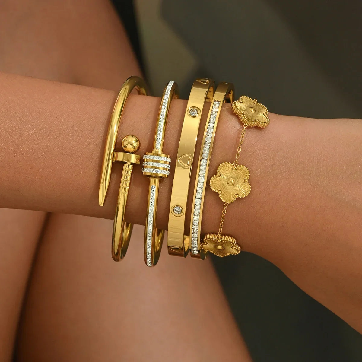 Stainless Steel Four-leaf Clover Lucky Bracelet Fashion Women's Nail Bracelet Gold Bangles