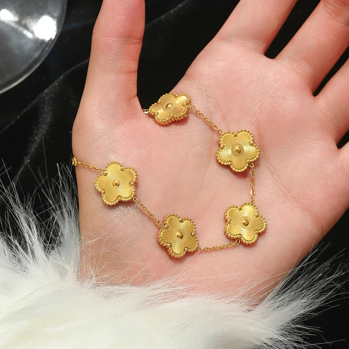 Stainless Steel Four-leaf Clover Lucky Bracelet Fashion Women's Nail Bracelet Gold Bangles