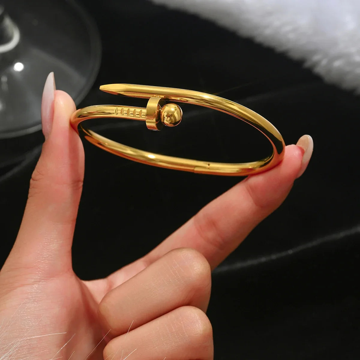 Stainless Steel Four-leaf Clover Lucky Bracelet Fashion Women's Nail Bracelet Gold Bangles